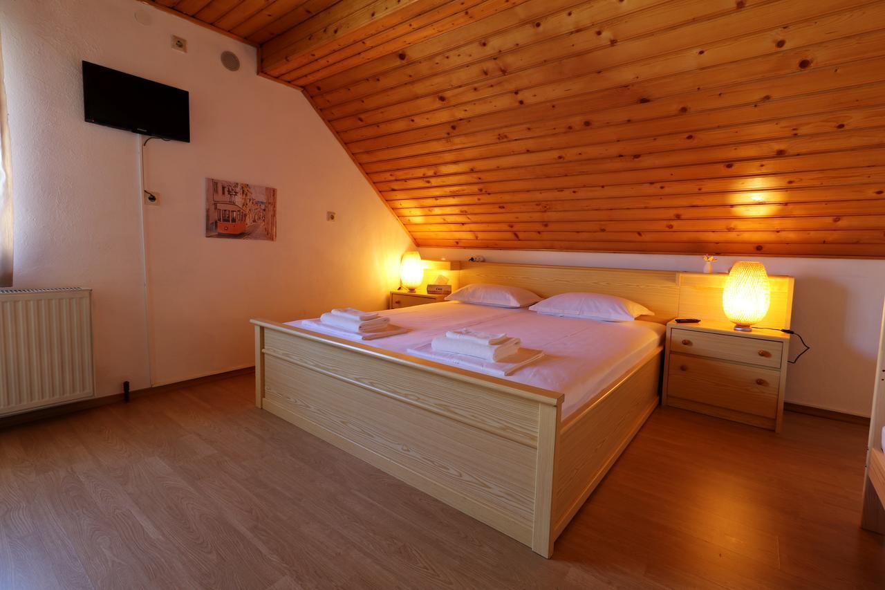 Casa 193 Motorcycle Friends Bed and Breakfast Sibiu Buitenkant foto