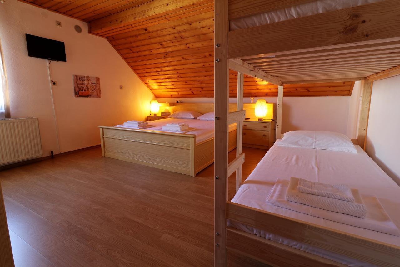 Casa 193 Motorcycle Friends Bed and Breakfast Sibiu Buitenkant foto