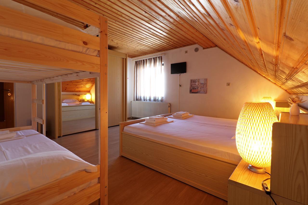 Casa 193 Motorcycle Friends Bed and Breakfast Sibiu Buitenkant foto
