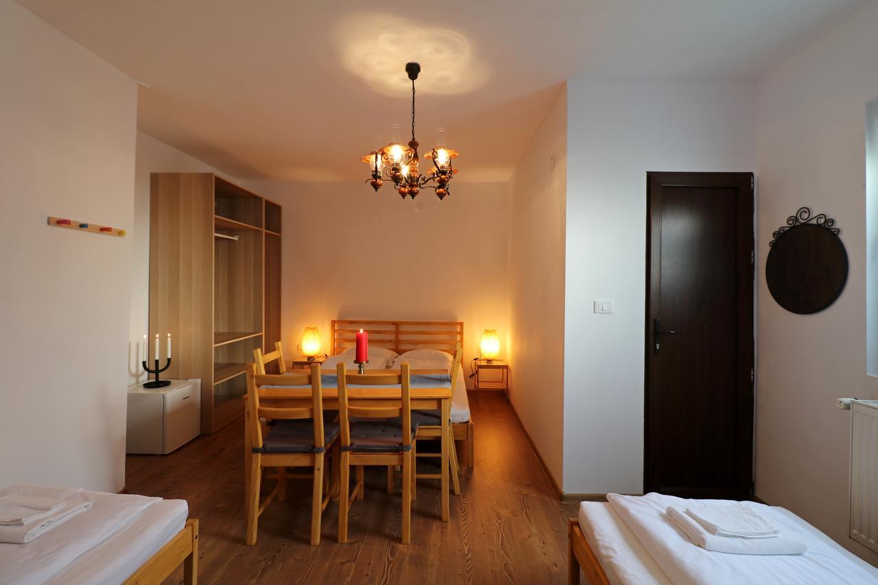 Casa 193 Motorcycle Friends Bed and Breakfast Sibiu Buitenkant foto