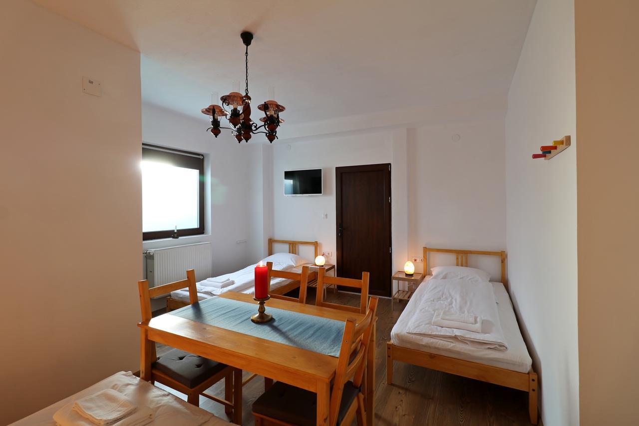 Casa 193 Motorcycle Friends Bed and Breakfast Sibiu Buitenkant foto