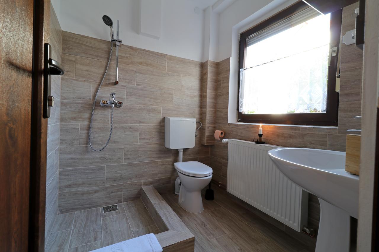Casa 193 Motorcycle Friends Bed and Breakfast Sibiu Buitenkant foto